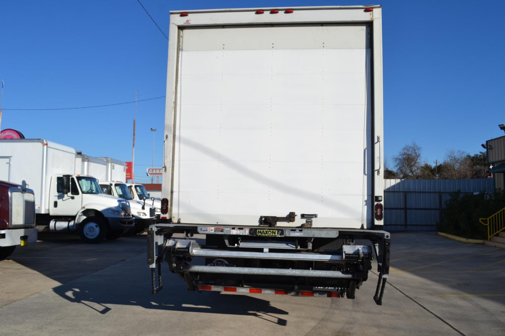 2016 WHITE /GRAY INTERNATIONAL 4300 with an CUMMINS B6.7L 260HP engine, ALLISON 2100HS AUTOMATIC transmission, located at 9172 North Fwy, Houston, TX, 77037, (713) 910-6868, 29.887470, -95.411903 - 25,999LB GVWR NON CDL, SUPREME 26FT BOX, 13'6FT CLEARANCE , HEIGHT 103" X WIDTH 102", MAXON 3,000LB ALUMINUM LIFT GATE, AIR RIDE, DUAL 40 GALLON FUEL TANKS, POWER WINDOWS & LOCKS, BENCH SEAT, RAMP, E-TRACKS - Photo#5